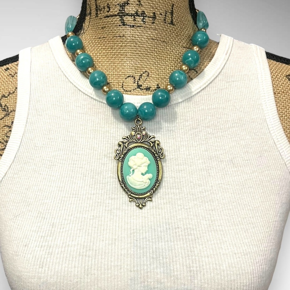 Teal Chunky Beaded Necklace With Cameo Pendant | EUC